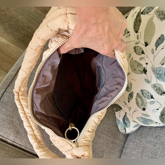 NWOT Urban Expressions Square Quilt Nylon Hobo Bag - Picture 7 of 7